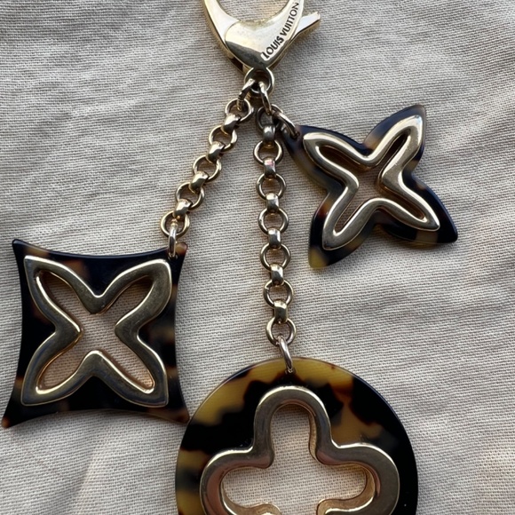 Authentic Louis Vuitton Tortoise Shell Resin Insolence Key Holder and Bag Charm - Picture 5 of 14